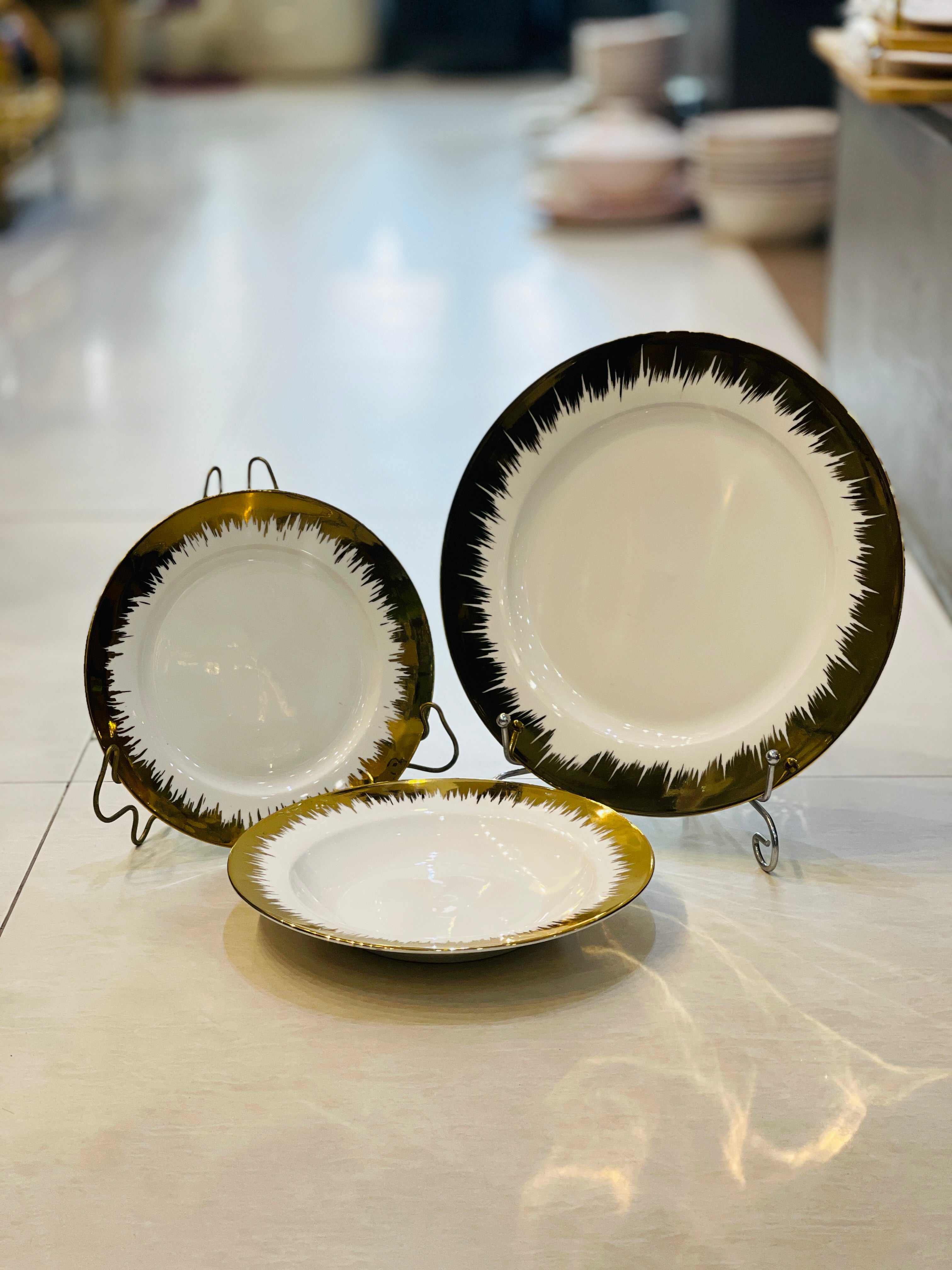 Plate Set Golden Border