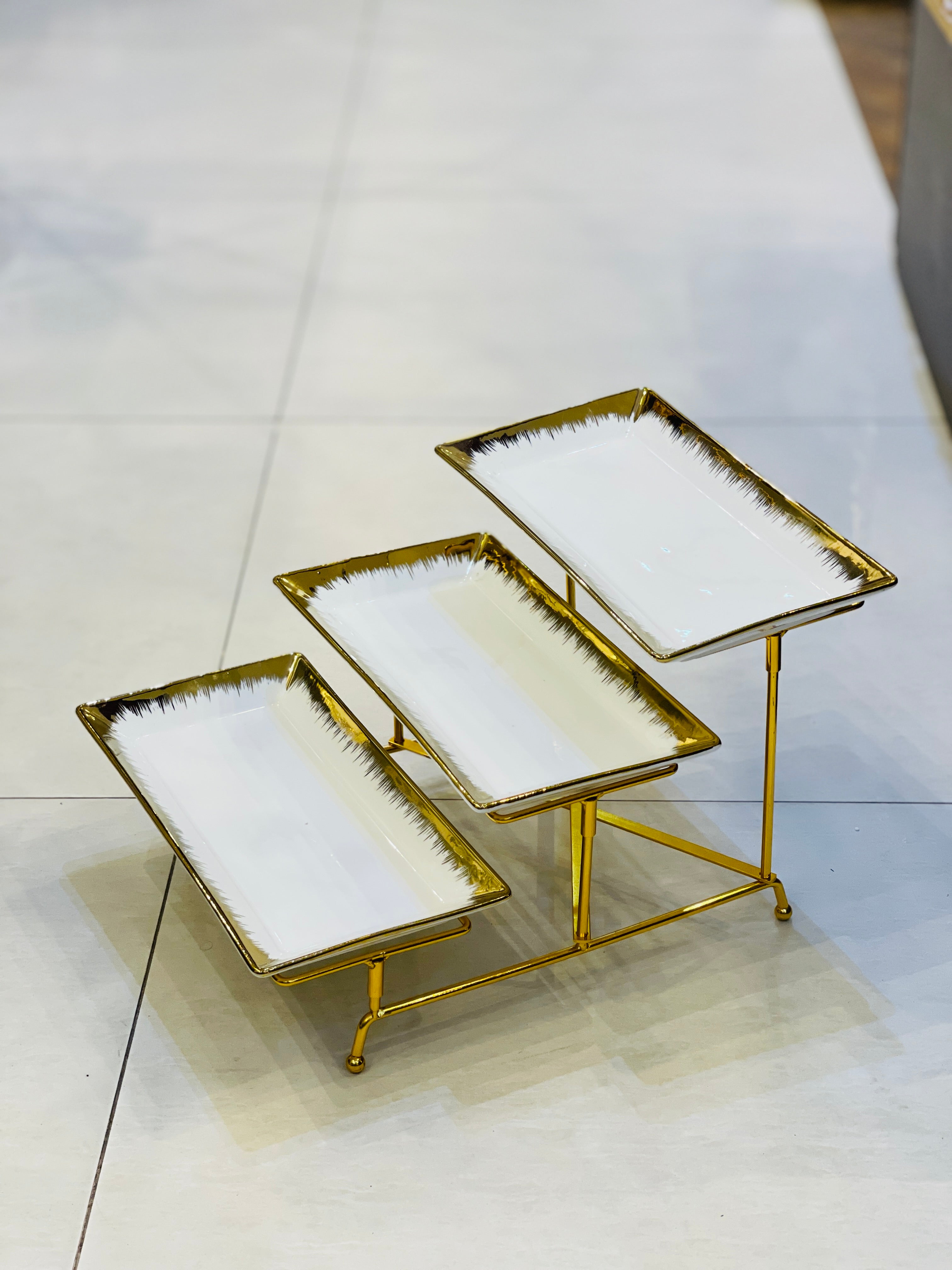 Platter 3 Tier With Metal Frame